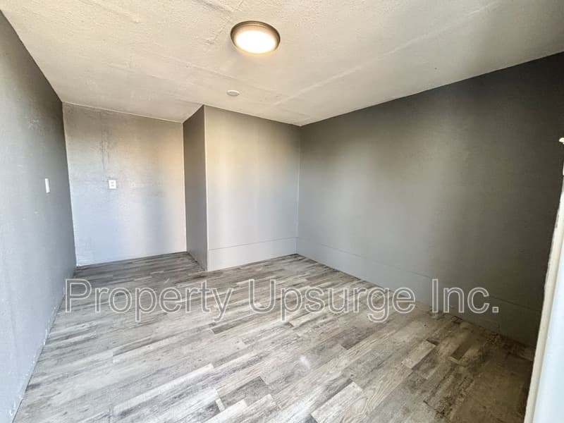 Anderson House: 6200 Stainless Way - 15 & 16