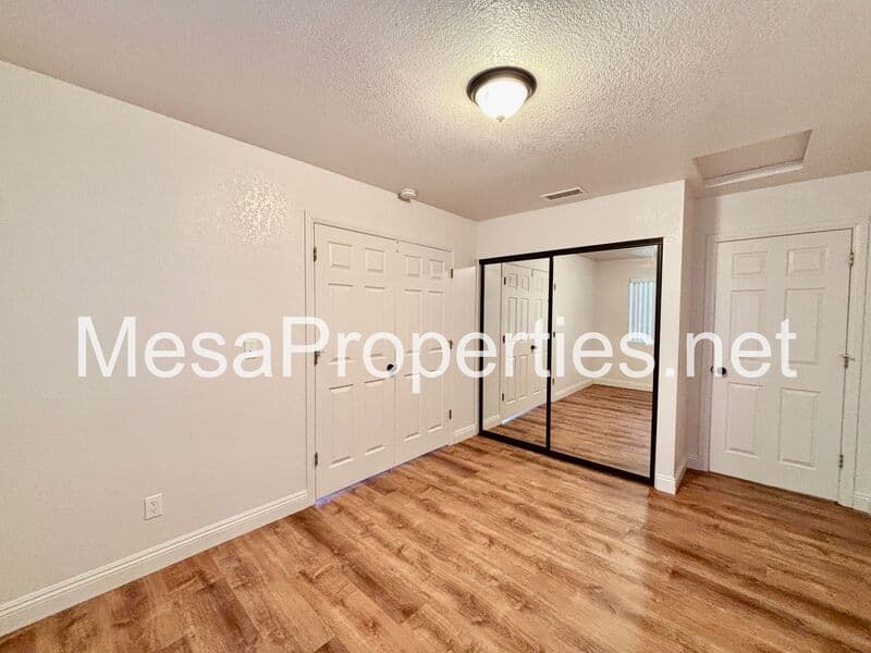 Victorville House: 13520 Oakmont Dr