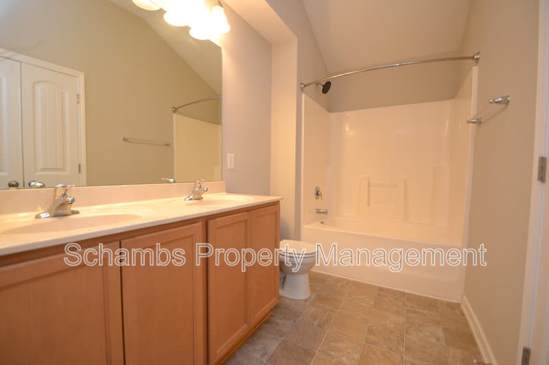 Durham House: 208 Irving Way