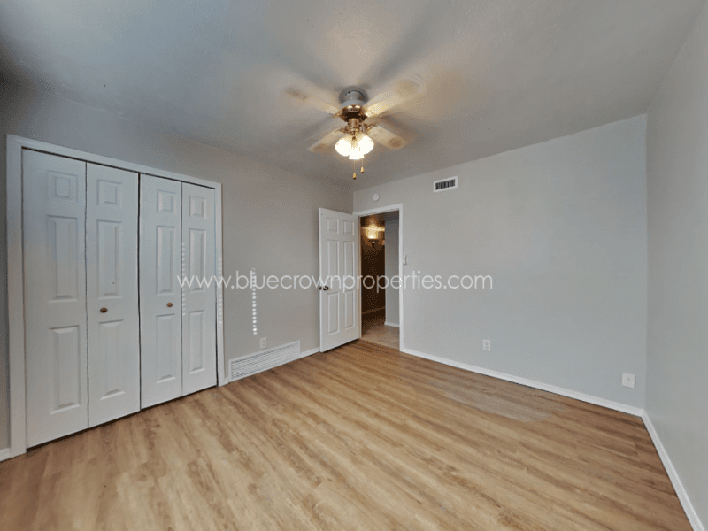 Carrollton House: 2112 Victoria Road