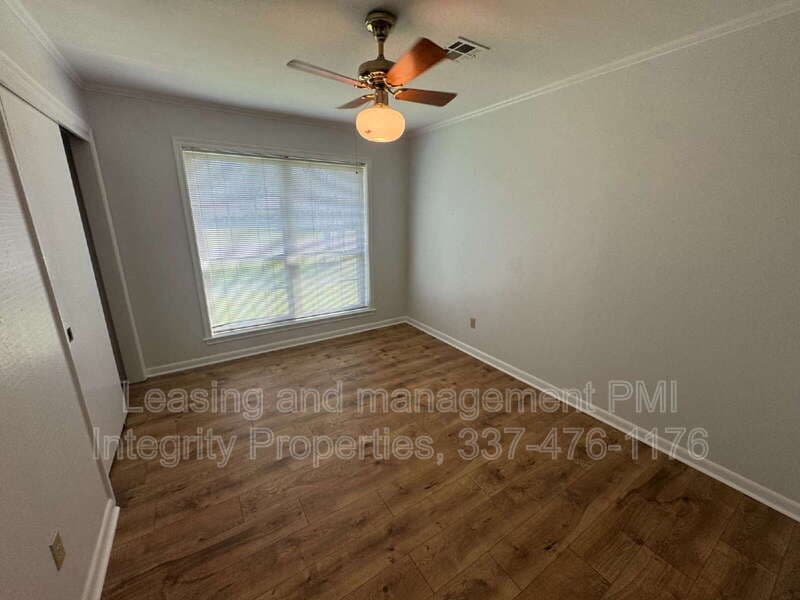 Lafayette House: 204 Debby Drive