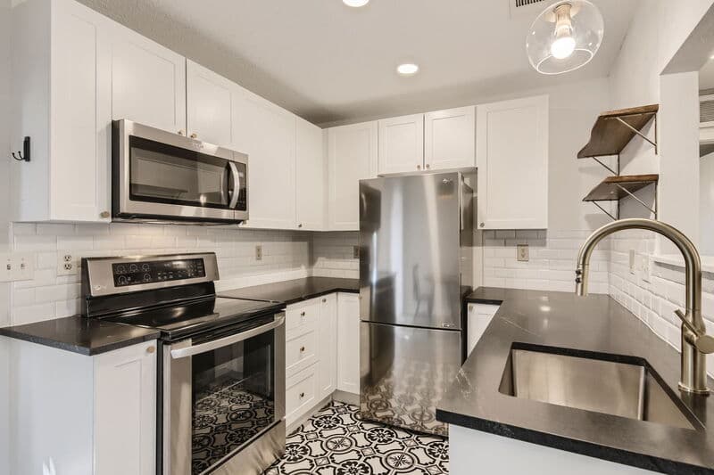 Austin Condo: 1015 E Yager Ln