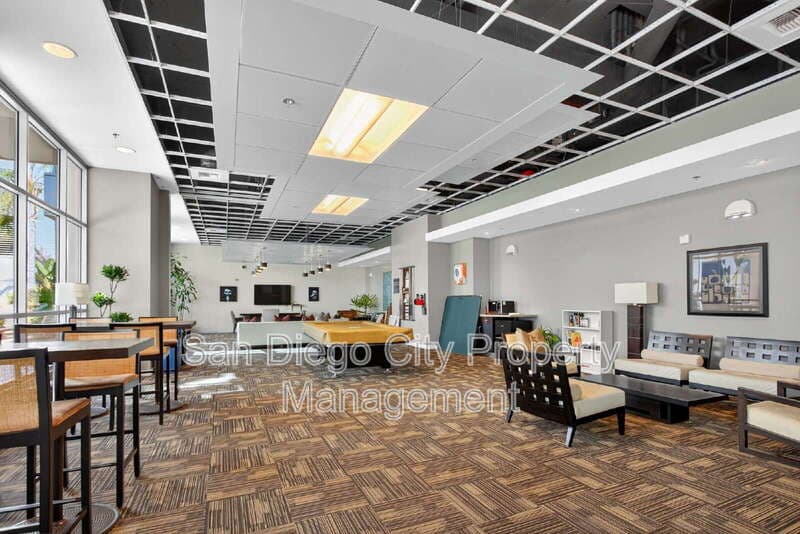 San Diego House: 253 10th Ave