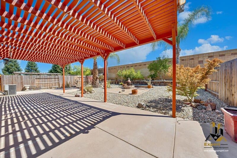 Lincoln House: 1836 Portello Way