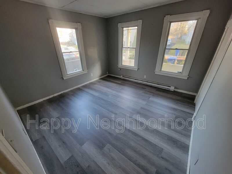 Meriden House: 115 New HanoverUnit 1