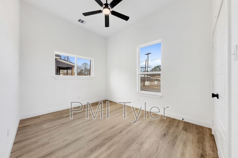 Paris House: 1269 Bonham Street