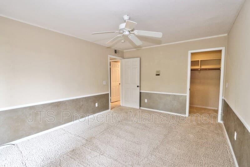Fair Oaks House: 8944 Cliffside Lane