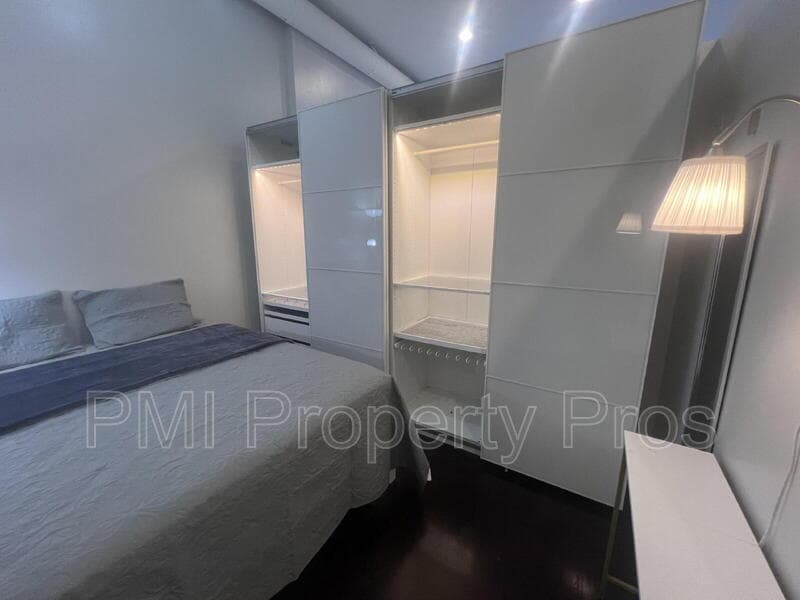 Milwaukee Condo: 715 North Milwaukee Street