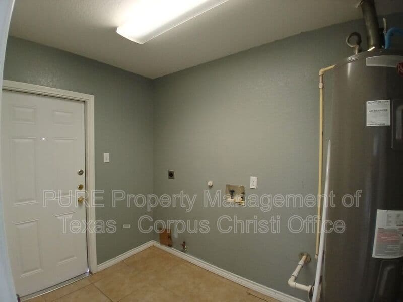 Corpus Christi House: 1941 Sunnycrest St