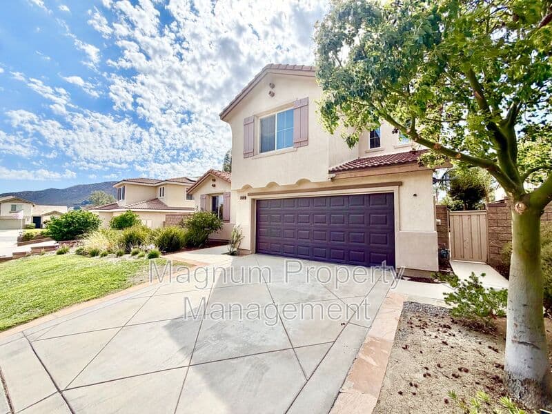 Lake Elsinore House: 34089 Dianthus Ln