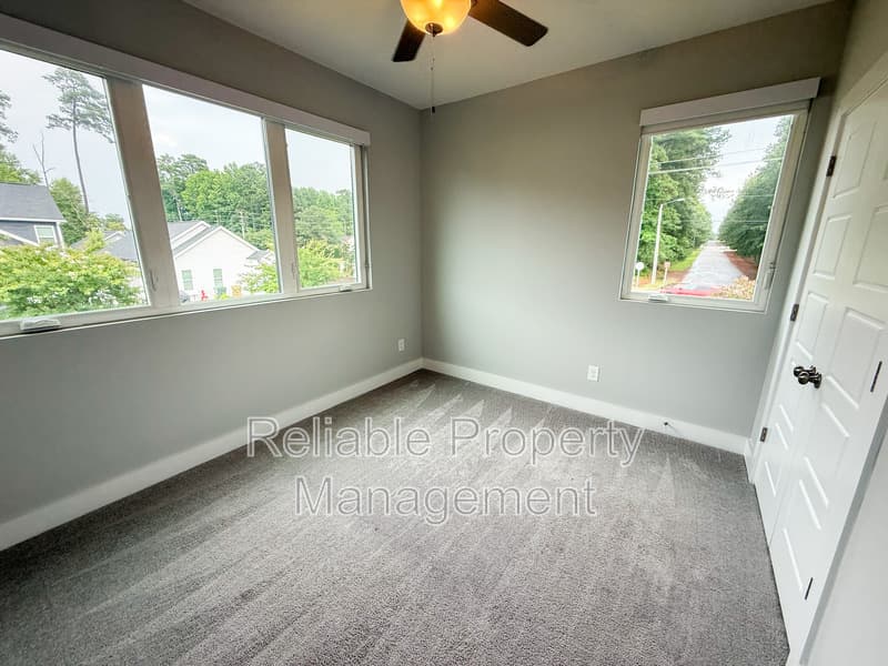 Clayton House: 22 S Laird Dr