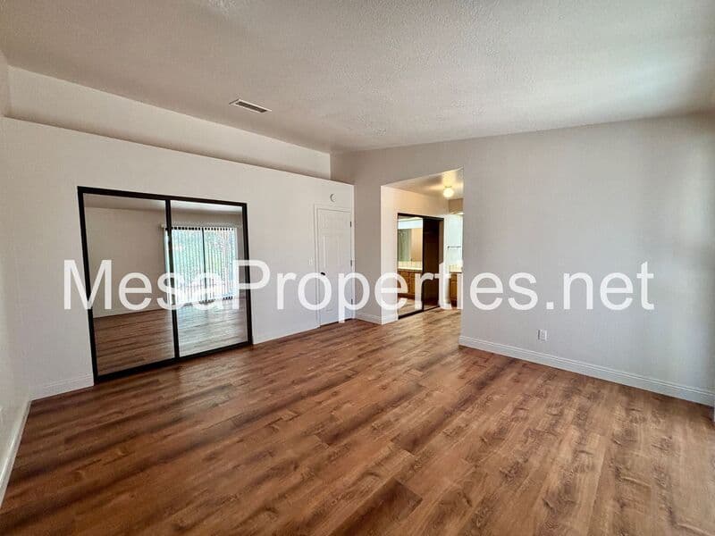 Victorville House: 13520 Oakmont Dr