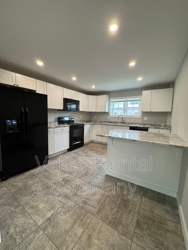 Sunderland House: 118 North Main Street - 1