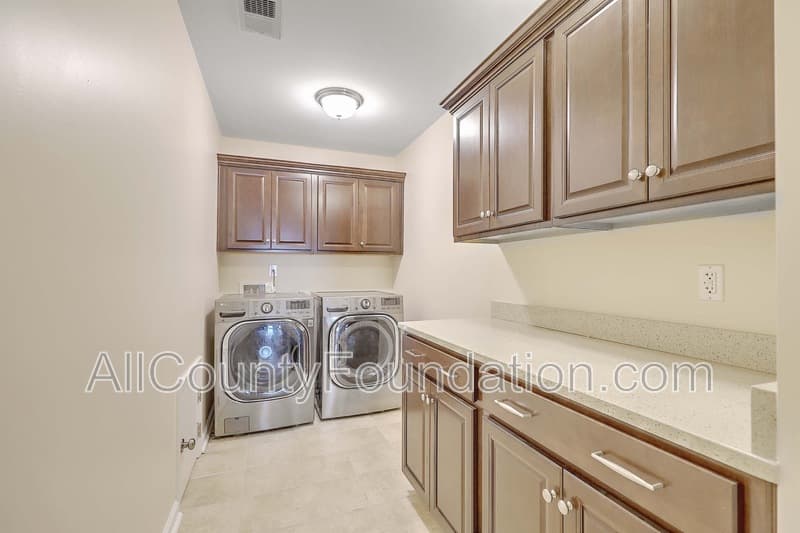 Summerville House: 431 Flat Rock Ln