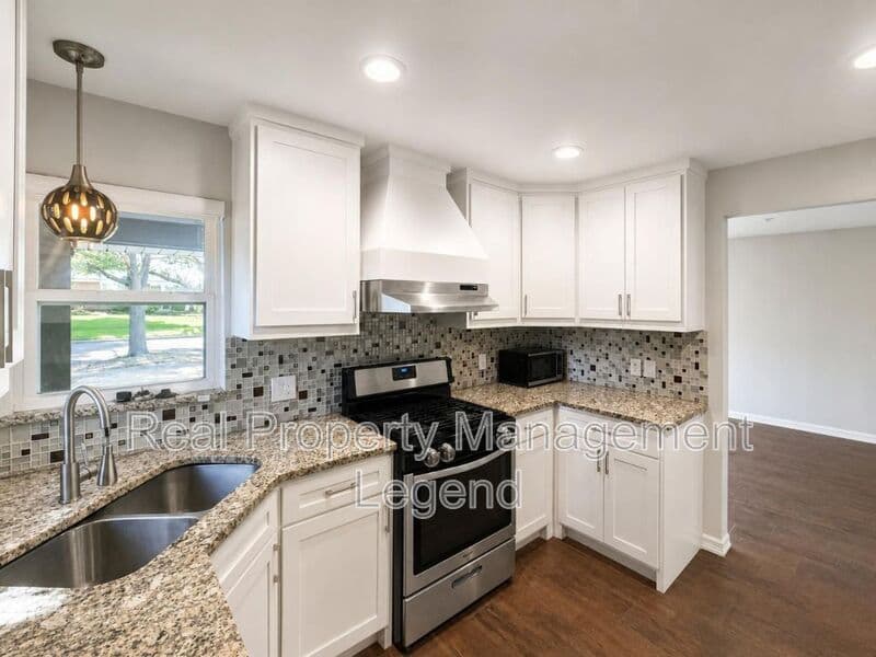 Dallas House: 1931 Berkley Ave