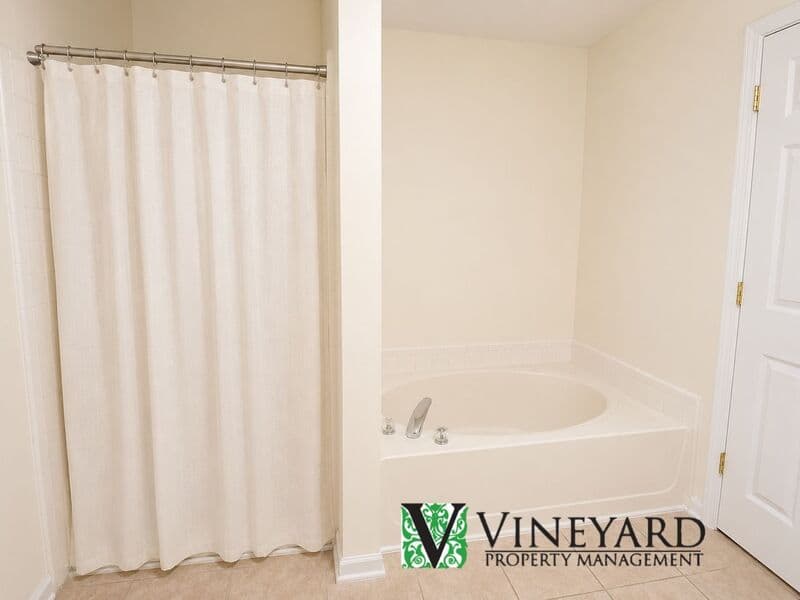 Kennesaw House: 414 Darter Drive NW