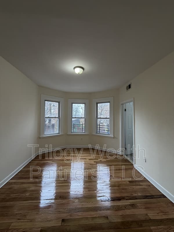 Newark Condo: 58 South 13th Street
