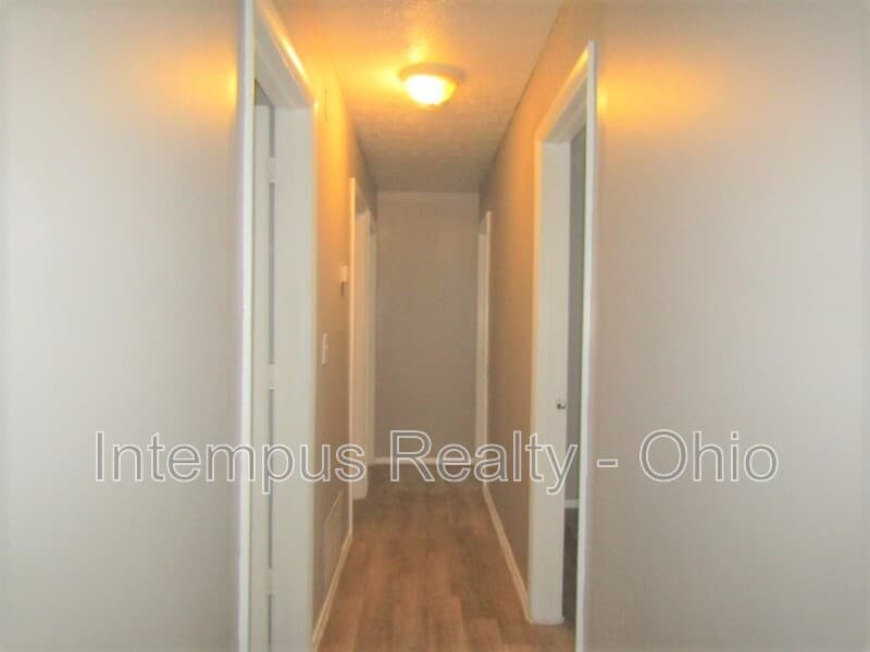 Cincinnati House: 6941 Gracely Dr