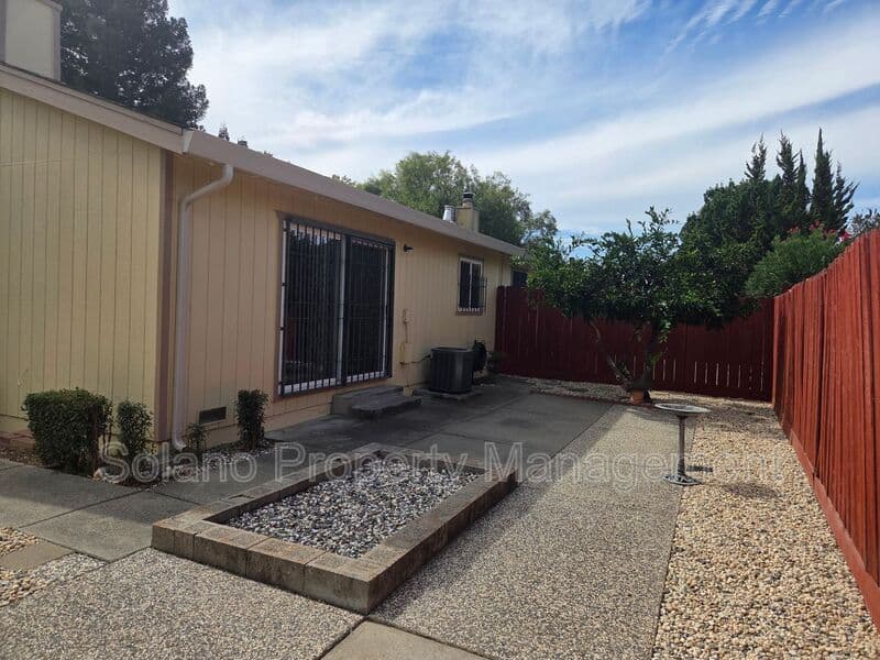 Fairfield Condo: 1152 Frost Pl