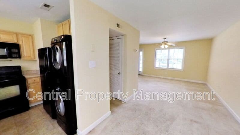 Simpsonville House: 108 Silverbrook Drive