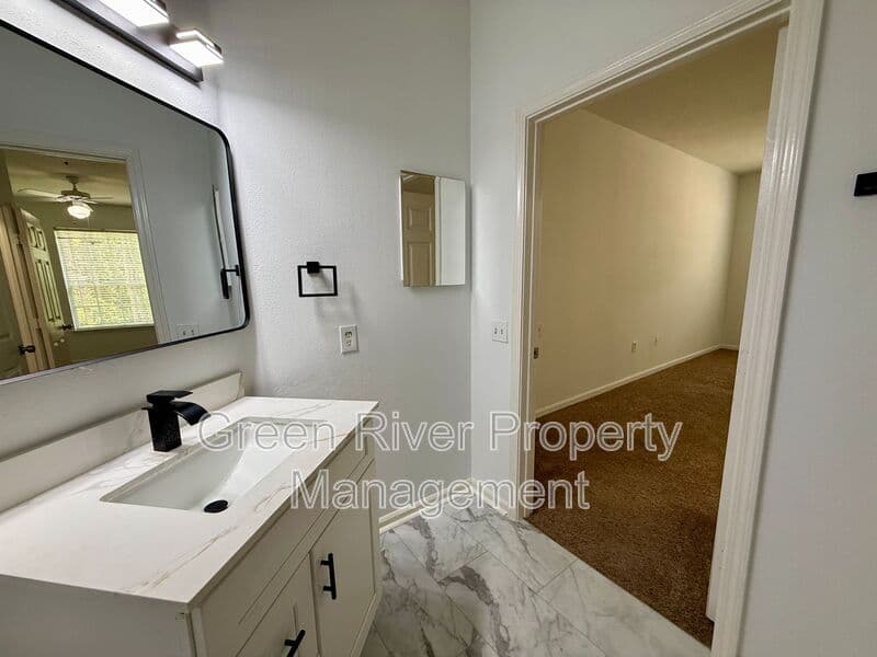Jacksonville House: 10550 Baymeadows Road