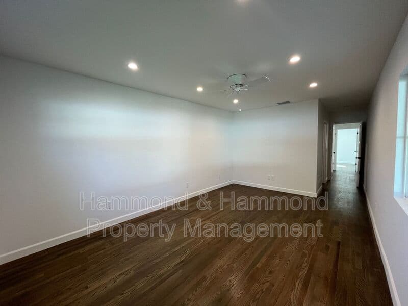 Sherman Oaks House: 13607 Huston St.