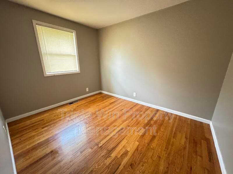 Saint Louis House: 1372 Farmview Ave