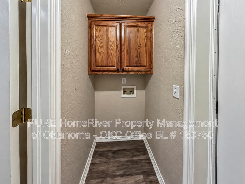 Moore House: 2521 Ridgewood Dr