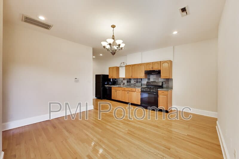 Washington Condo: 1952 Calvert Street Northwest