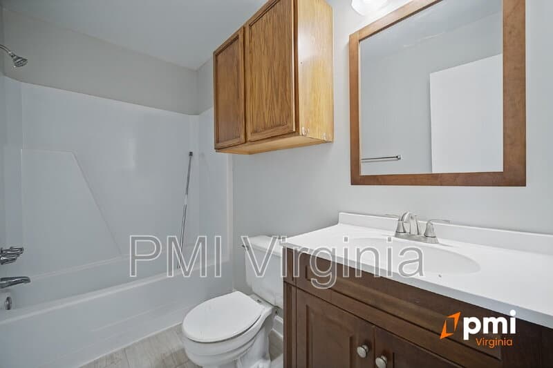 Virginia Beach Townhome: 765 Hampshire Ln