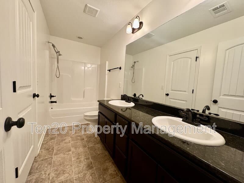 Columbus House: 5037 Lexington Lane