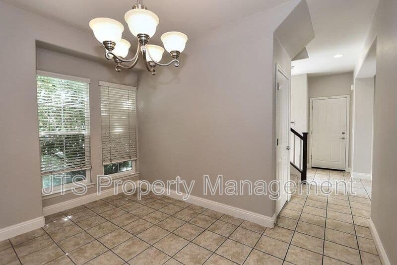 Sacramento House: 5424 Washoe Street