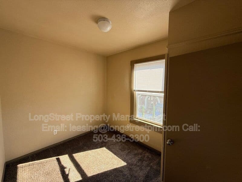 Albany House: 417 SE Lyon St