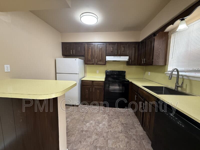 Tulsa House: 4334 E 67th St