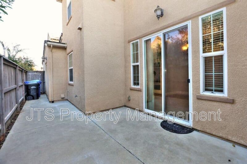 Orangevale House: 9041 Crescenda Lane