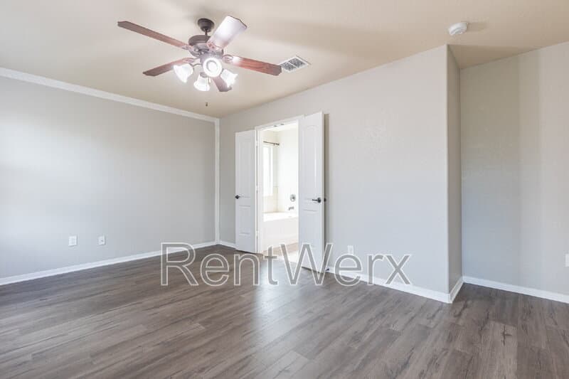 San Antonio House: 5815 Southern Knoll