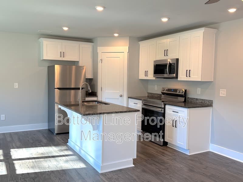 Charlotte Townhome: 2923 Burgess Dr