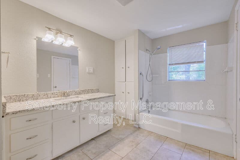 Weatherford House: 107 Windsor Court