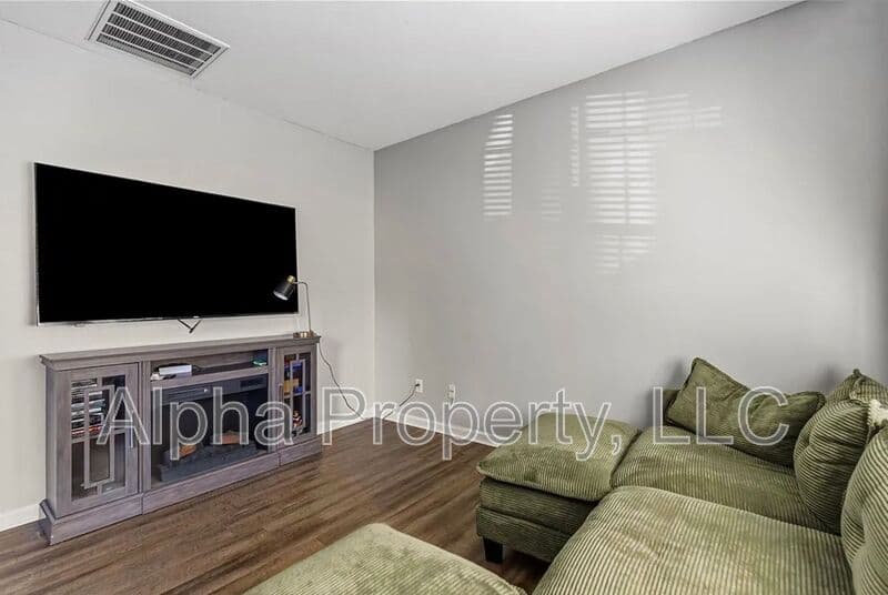 Easley House: 216 Edenberry Way