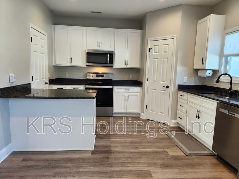 Harrisonburg Townhome: 616 Zephyr Dr