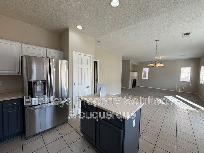 Albuquerque House: 7008 Tree Line Ave NW