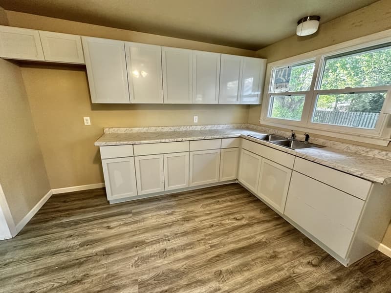 Menasha House: 1216 Meadowview Drive