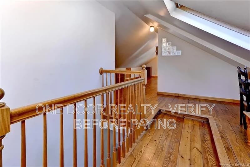 Williamsburg House: 207 Nelson Ave
