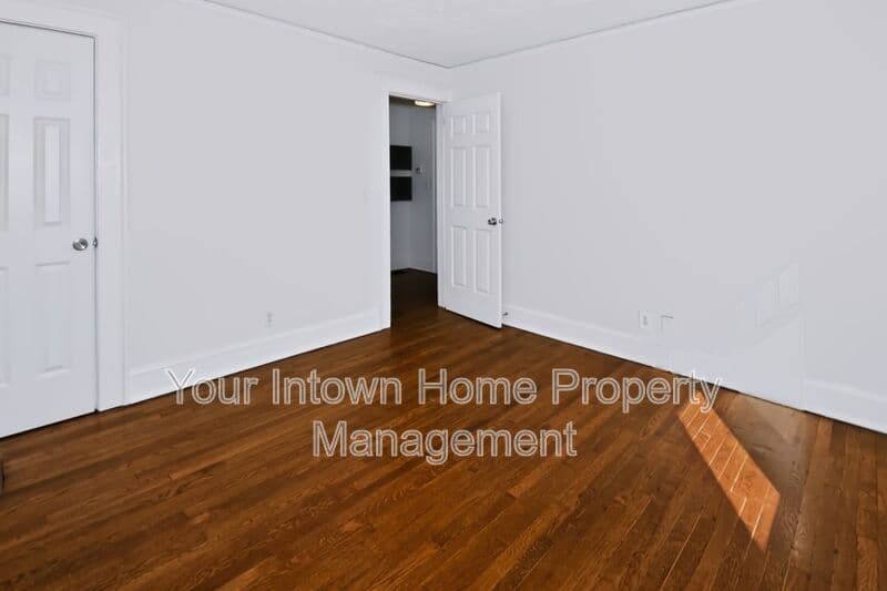 Atlanta House: 1420 Beatie Ave Sw