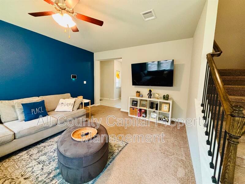 Manor House: 12605 Albatross Pass