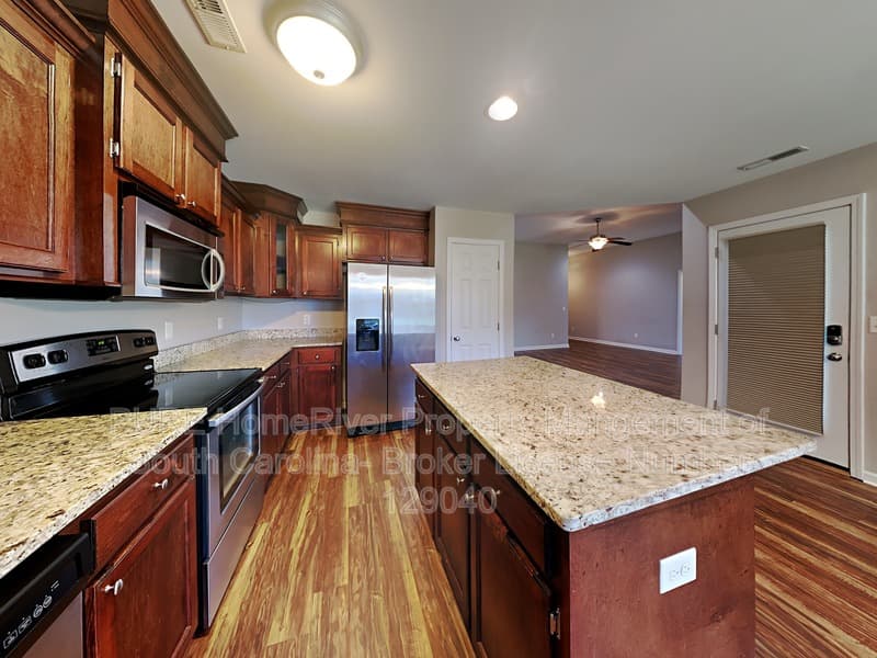 Sumter House: 1815 Duke Dr