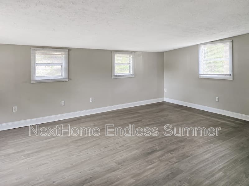 Jacksonville House: 2524 Forest Boulevard