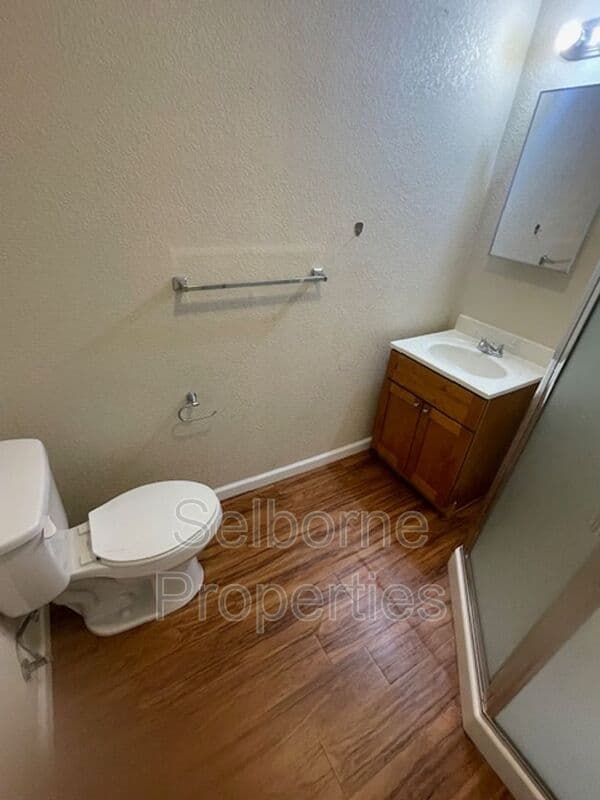 Oakland House: 524 41st St