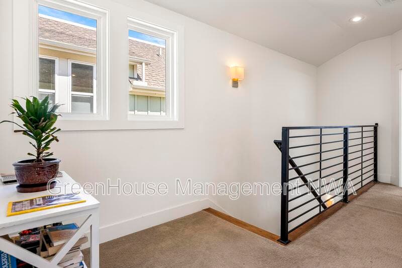 Bentonville House: 636 SW B ST