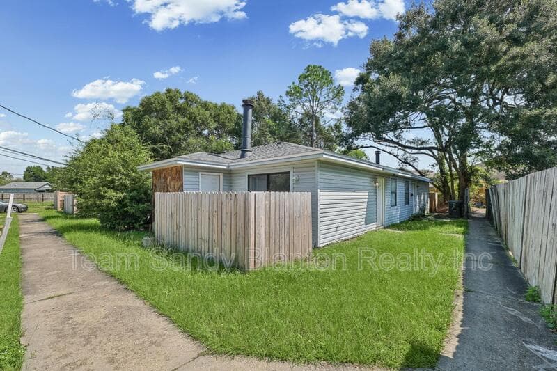 Pensacola House: 455 Stara Circle